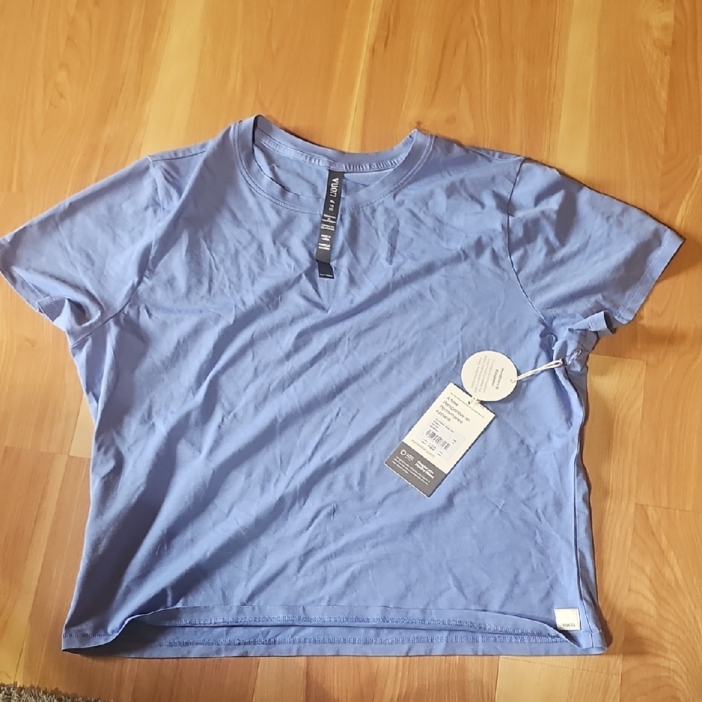 Vuori Women's NWOT Feather Baby Tee in Light Blue/Bluberry